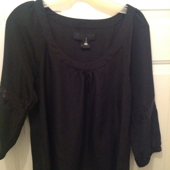 Lady's Kardashian blouse size Medium - Picture 2 of 2